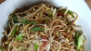 Vegetable Hakka Noodles Recipe  वेज चाऊमीन  Restaurant Style Veg Noodles  Sanjeev Kapoor Khazana [upl. by Zacks]