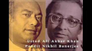 Nikhil Banerjee amp Ali Akbar Khan  Raga Manj Khammaj  Mahapurush Mishra on Tabla [upl. by Eynaffit]