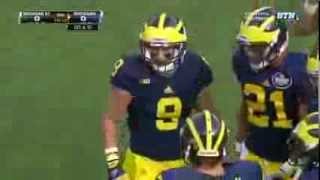 Denard Robinson throws a strike to Drew Dileo who makes and amazing catch for a first down [upl. by Itin]