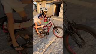 Paulinho aprendeu uma manobra nova na sua bike montadinha irmãosmedeiros grau bike [upl. by Englis]