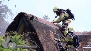 Brand in rieten kap van woning in Renkum [upl. by Jennine]