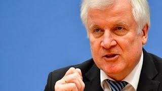 Seehofer bescheinigt den Sicherheitsbehörden in der HackerAffäre gute Arbeit [upl. by Lemaj]