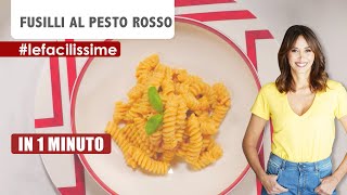 Fusilli al pesto rosso Ricetta in un minuto  Benedetta Parodi  LeFacilissime [upl. by Notfol]