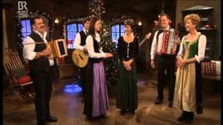 Oeschs die Dritten  Weihnachten mit Carolin Reiber [upl. by Gates]