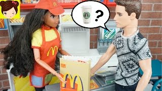 Disney Moana Trabaja en Mc Donalds Sale a una Cita con Tommy en la Universidad de Malibu [upl. by Adanar950]