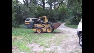 NEW HOLLAND L555 SKID STEER WATCH IT WORK PICKS UP BIG SUV [upl. by Esnofla671]