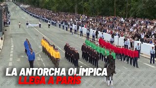 La antorcha olímpica llega a París en el día de la Fiesta Nacional en Francia I MARCA [upl. by Anirtruc]