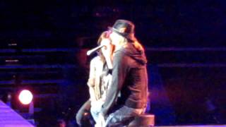 Martina McBride and Kid Rock duet quotPicturequot in Detroit [upl. by Yevi]