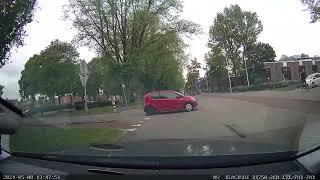 dashcam Netherlands utrecht  weet u wat voorrang verlenen betekent of neem je die altijd klootzak [upl. by Nigam149]