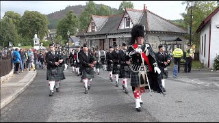 Drum Major Ronnie Rennie leads Kintore Pipe Band on the march to 2022 Braemar Gathering in Scotland [upl. by Frolick]