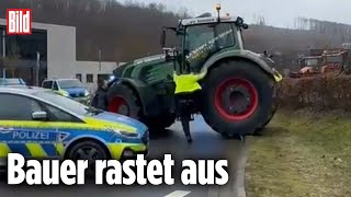 Traktor durchbricht PolizeiSperre [upl. by Jeu]