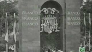 LA MAXIMA CONDECORACIÓN A FRANCISCO FRANCO [upl. by Rollin49]