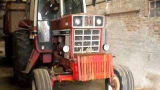 Farmall 886 avec benne IH 425 [upl. by Euseibbob]