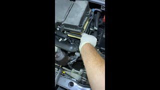 Toyota Yaris Air filter replacement DIY luft filter wechseln air filter location XP130 10 [upl. by Assertal]