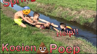 Racen door de koeien poep en slootje springen😱 [upl. by Oiragelo]