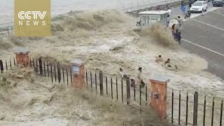 Footage Visitors washed away by strong Qiantang tidal bore [upl. by Adnaram]