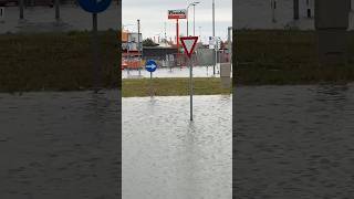 Наводнение в торговом центре hochwasser wien gerasdorf [upl. by Ginnie]