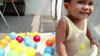 Bocah Imut Main Air Dalam Ember Dengan Bola WarnaWarni  Finger Family Song [upl. by Kalb926]