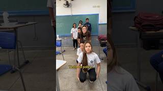 Teste do pobre 😅 E aí o que você faz 👀 professora escola shorts alunos teste pobre [upl. by Orvas]