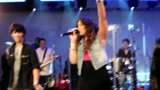 Battlefield Jonas Brothers and Jordin Sparks at PC Richards [upl. by Welcy248]