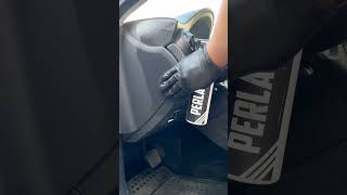 Este hidratador de plásticos es perfecto para tu Auto 🤓🚘 limpiador shortsviral shortvideos [upl. by Elletsirhc]