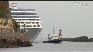 Espectacular llegada de un crucero al puerto de Pasaia [upl. by Zischke]