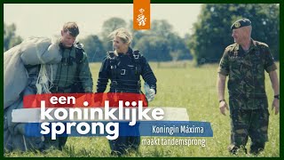 EEN KONINKLIJKE SPRONG Koningin Máxima maakt tandemsprong [upl. by Lehcir893]