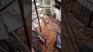 Mira las graves inundaciones en Medellin Colombia [upl. by Akiehsal]