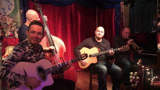 Irenes GJ Adventures 570 Ma Premiere Guitare  Robin Nolan Trio amp Ian Date [upl. by Pernick]