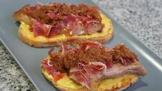 Tostas de secreto a las salsas de mostaza y mojo picón [upl. by Fairleigh]