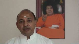 Veda Narayana teaches about the mantra Gayatri Mantra for God December 2011 [upl. by Shanks]