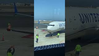 Aircraft marshaling aviation life aviation united shortsvideo [upl. by Sletten]