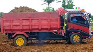 Mobil Toyota Dyna bongkar tanah merah [upl. by Lamberto314]