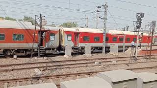 Raptisagar Express at Kanpur Central Gorakhpur Kochuveli [upl. by Brendin]