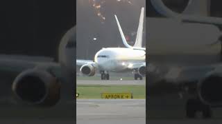 Aterrizaje de Flybondi en Aeroparque al atardecer [upl. by Dlanod]