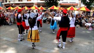 Fête de la cerise Ceret 2015 danse Catalane La sardane groupe Folklorique catalan quotAlegriaquot [upl. by Syl191]