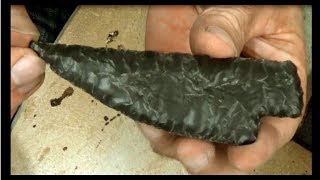 flintknapping a knife from a slab [upl. by Rehpitsirhc]