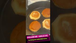 Toasting my smash burger buns  Cast Iron Cooking [upl. by Seugram702]