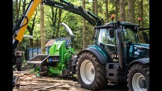 Heizohack HM8400K on Valtra T194 Fuelwood Open day [upl. by Legra]