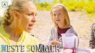 Neste sommer  Eva kjefter på jenter som selger saft  discovery Norge [upl. by Calendre]