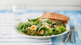 Recette  Salade de concombre et oeufs de caille [upl. by Auhsaj]