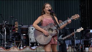 Caroline Jones  quotWorth The WaitDanny’s Songquot Live Opening for Jimmy Buffett and The Eagles [upl. by Allin]