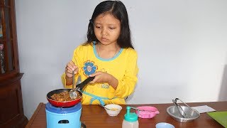 Main Masak Masakan Beneran  Masak Telur Orak Arik Dengan Mainan Kompor Mini [upl. by Acinomaj]