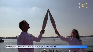 Passage de la flamme olympique entre Chloé Le Gall et Thomas Coville à lIleauxMoines [upl. by Leahcimdivad]