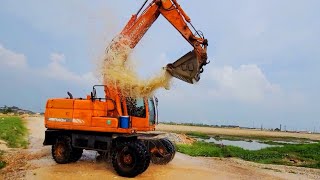 MÁY XÚC DOOSAN CẦN CẨU TRIỆU VIEW HAY NHẤT  EXCAVATOR MILLION VIEWS  HUU KHOAI TV [upl. by Tynan391]