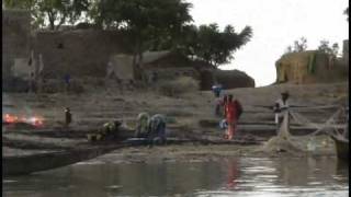 Ballade en pinasse sur le Niger à Mopti Mali [upl. by Airegin823]