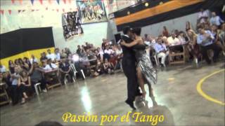 CLARISA ARAGÓN y JONATHAN SAAVEDRA Bailando el Tango MANDRIA en la MILONGA del MORAN [upl. by Micki]