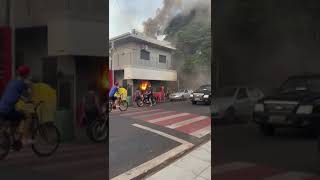 Problema na churrasqueira causa incêndio em espetaria de Paraguaçu Paulista [upl. by Lenej]