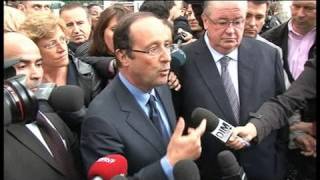 François Hollande visite un marché parisien [upl. by Tompkins]