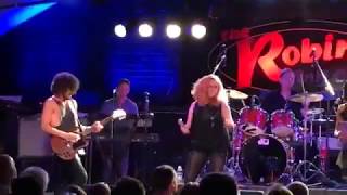 Mike Gibbons guitar  TPau Valentine  Twin harmony guitar solo with James Ashby [upl. by Colville]